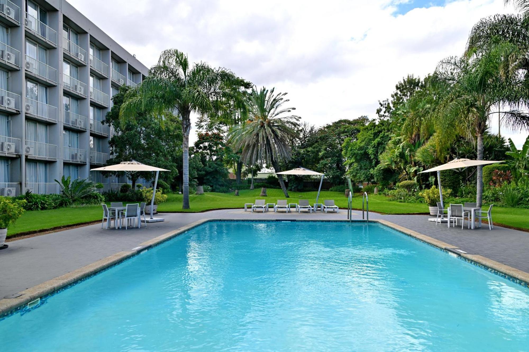 Holiday Inn - Bulawayo By Ihg מראה חיצוני תמונה