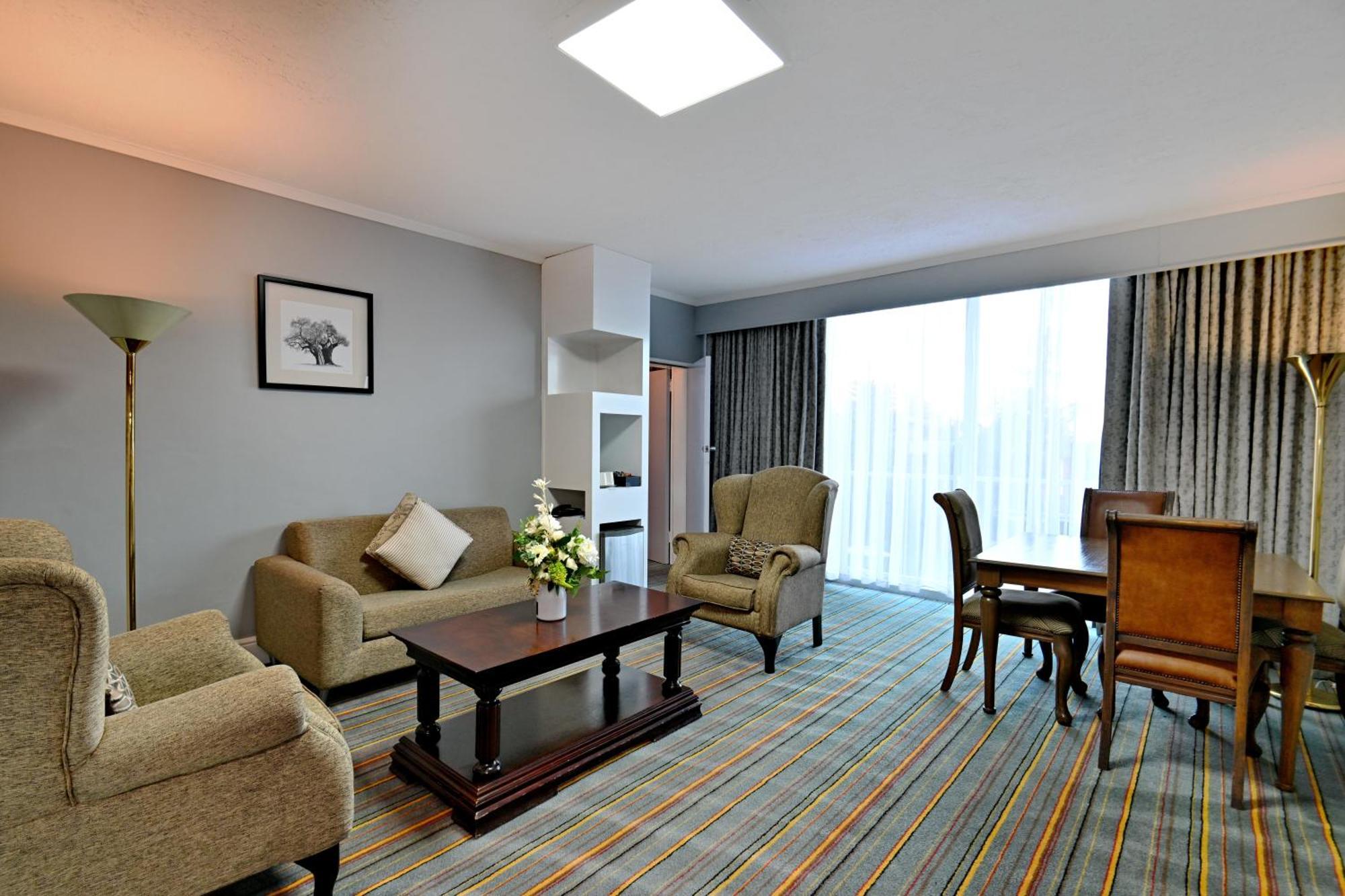 Holiday Inn - Bulawayo By Ihg מראה חיצוני תמונה