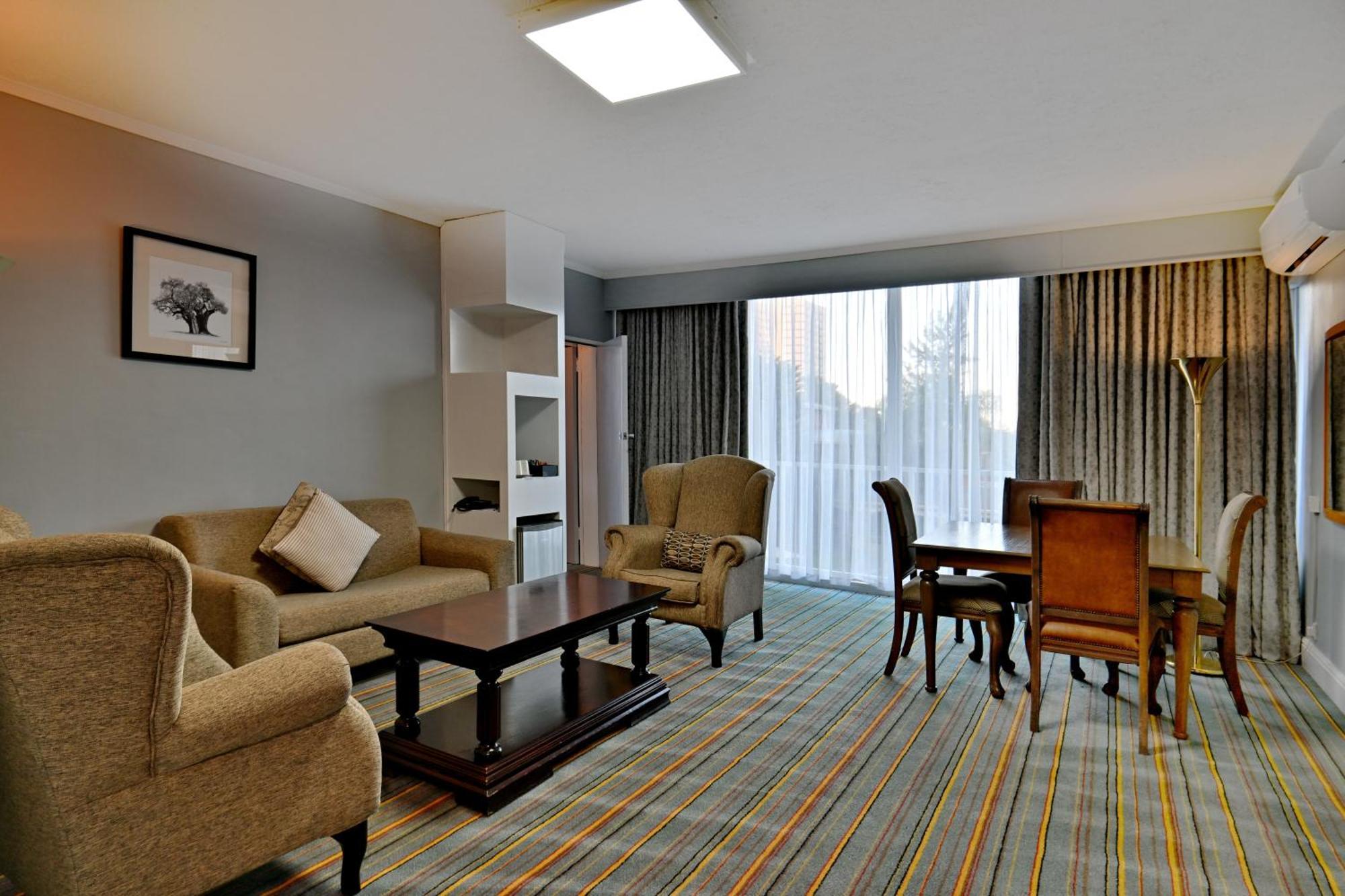 Holiday Inn - Bulawayo By Ihg מראה חיצוני תמונה