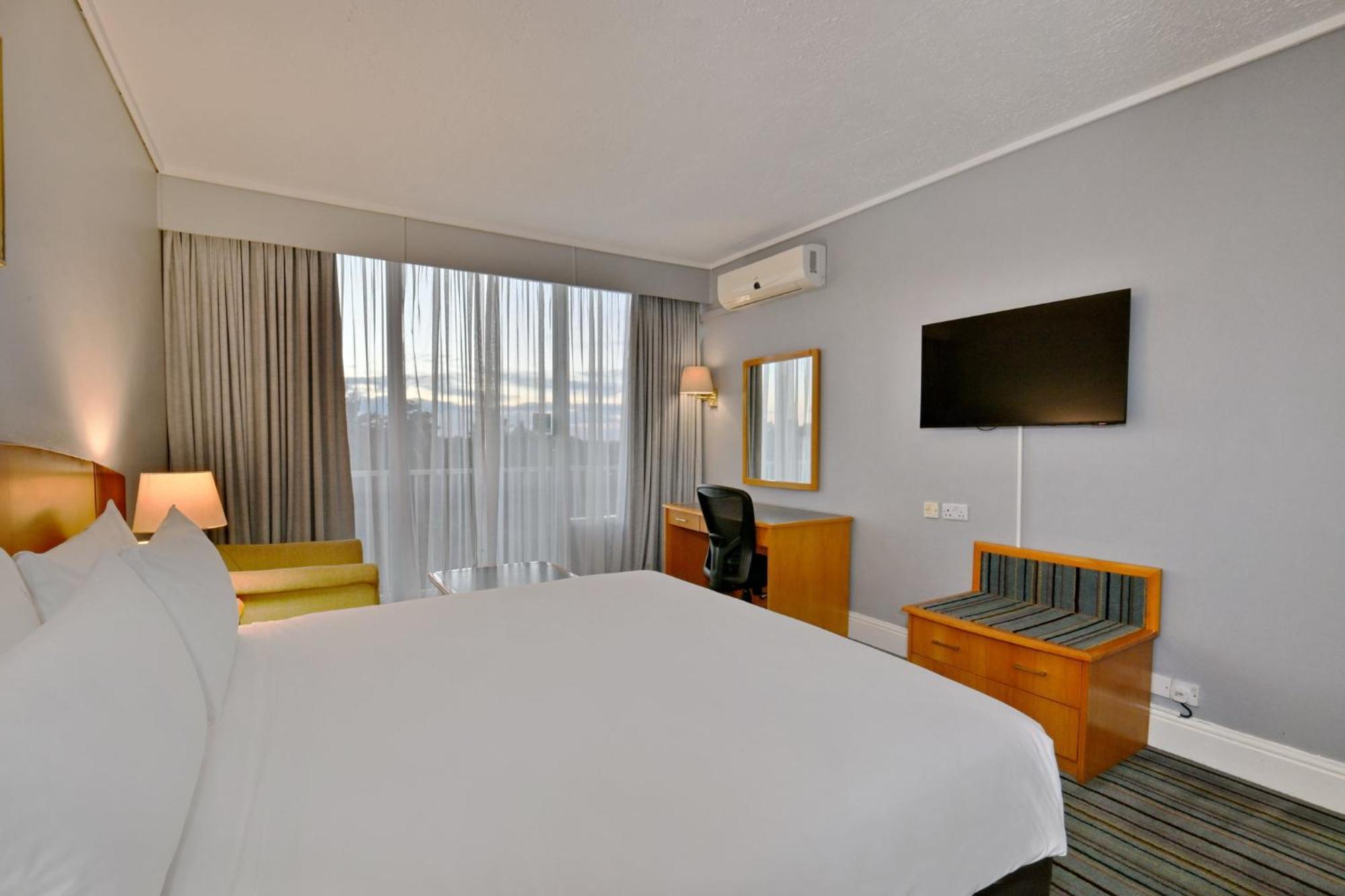 Holiday Inn - Bulawayo By Ihg מראה חיצוני תמונה