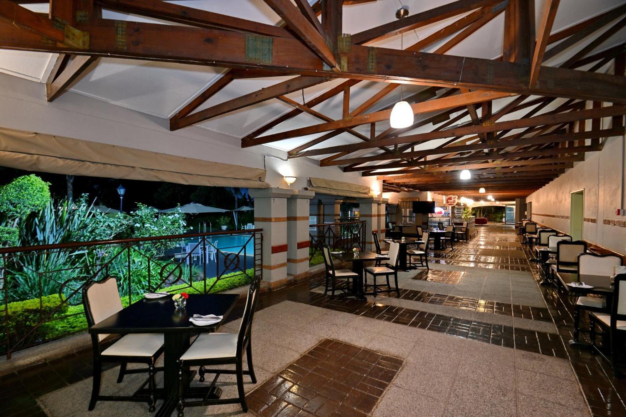 Holiday Inn - Bulawayo By Ihg מראה חיצוני תמונה