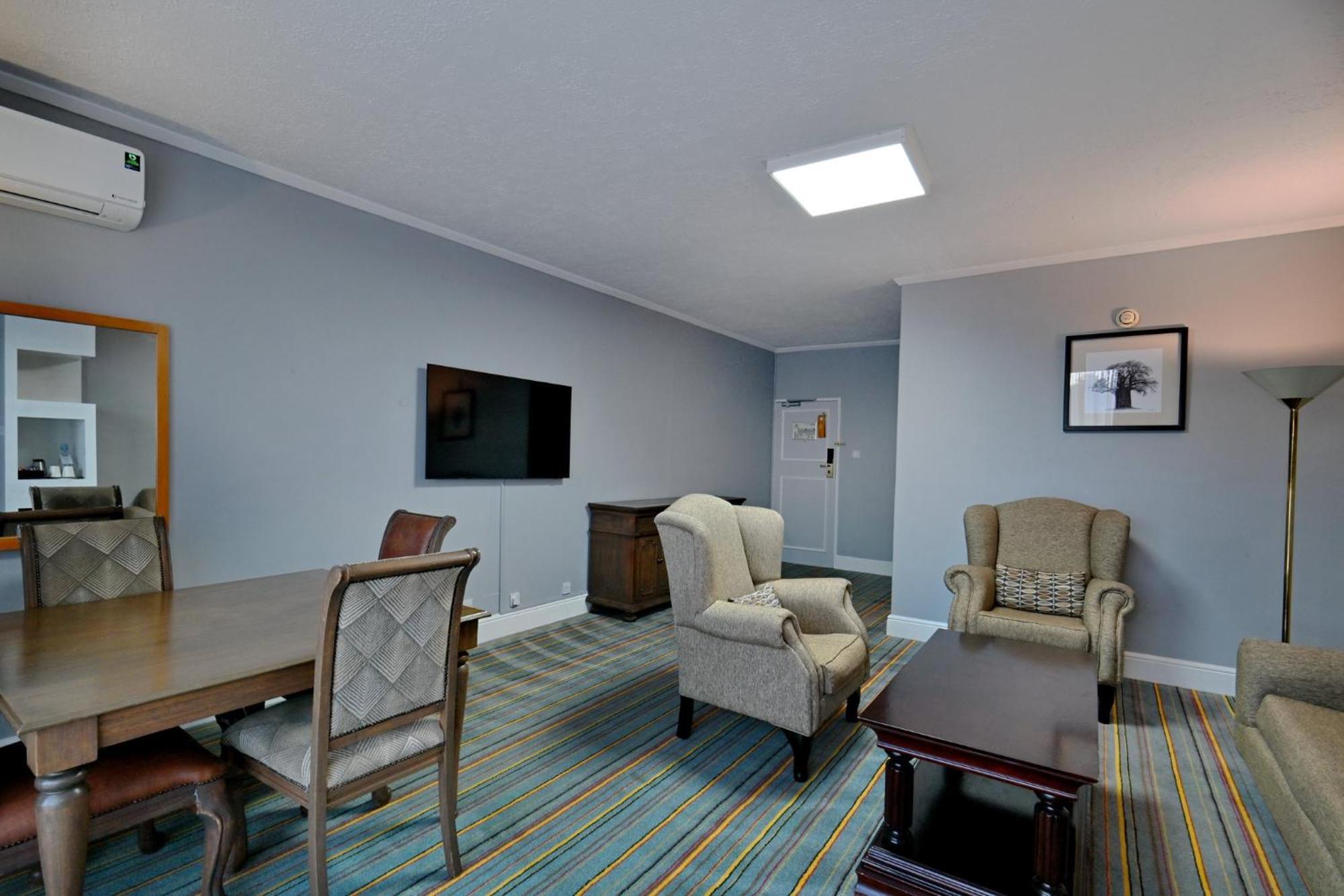 Holiday Inn - Bulawayo By Ihg מראה חיצוני תמונה