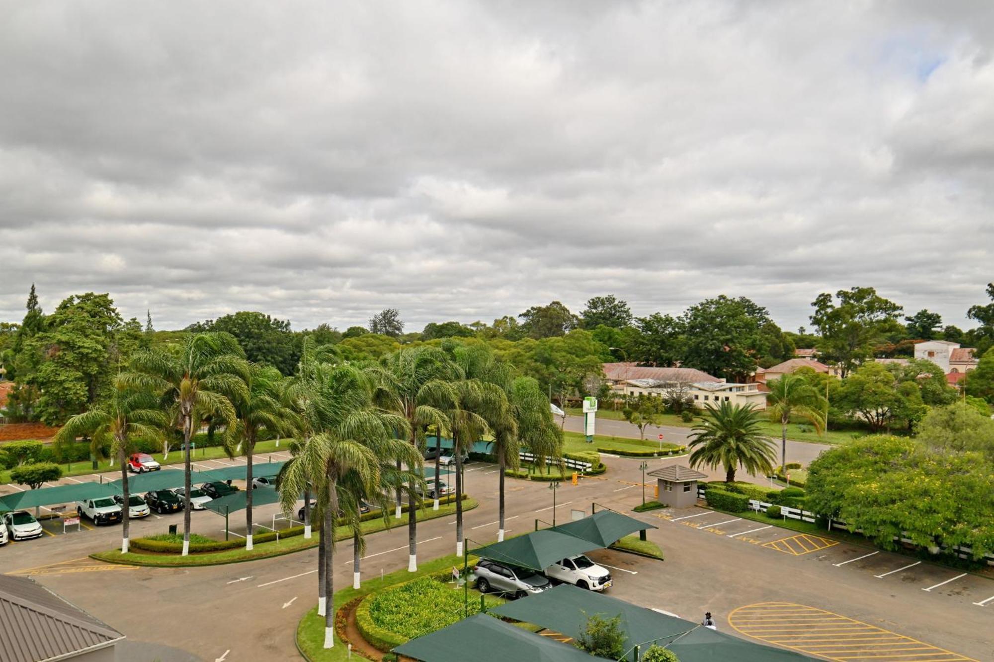 Holiday Inn - Bulawayo By Ihg מראה חיצוני תמונה