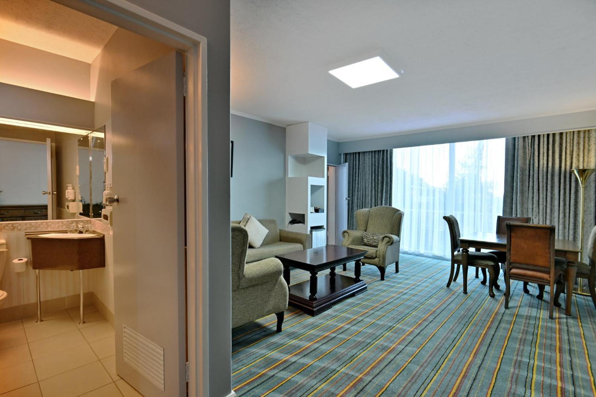 Holiday Inn - Bulawayo By Ihg מראה חיצוני תמונה