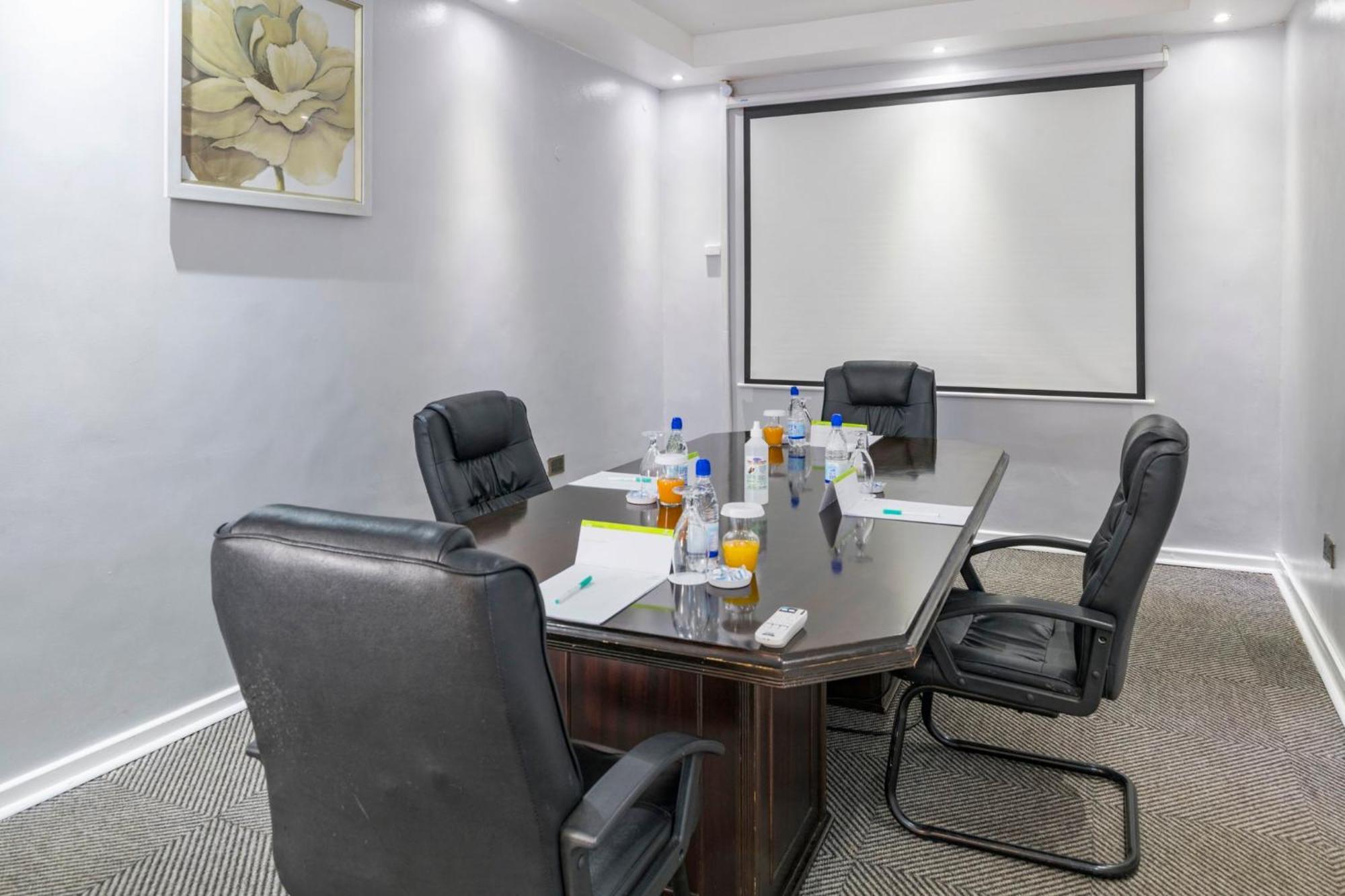 Holiday Inn - Bulawayo By Ihg מראה חיצוני תמונה